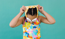 Load image into Gallery viewer, Daisy Love Swim Goggles